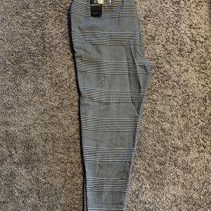 Forever 21 Plus Houndstooth Ankle Pants (3X)